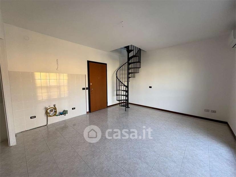 Trilocale in Via Madame Marie Curie 3 — foto 8 di 15