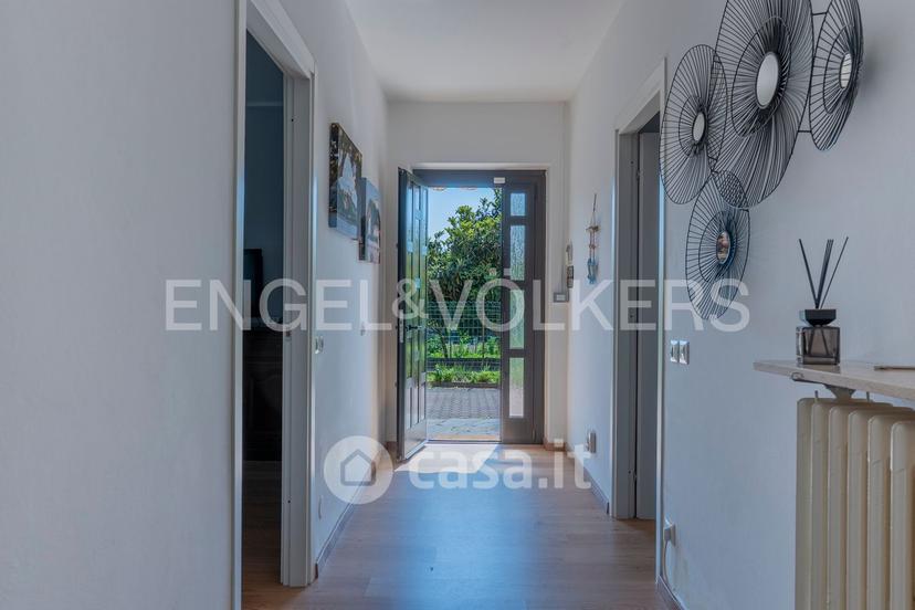 Villa in Via Mozart 7 — foto 18 di 35