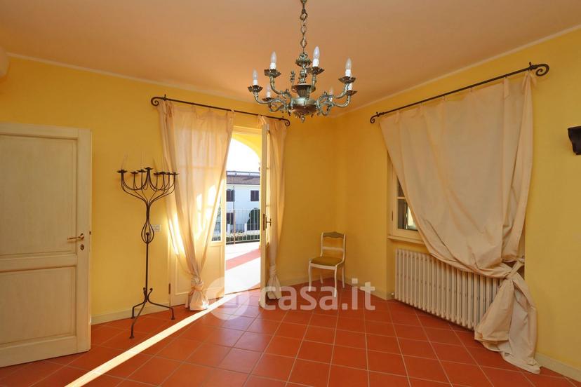 Villa in Viale Alcide de Gasperi 2 — foto 13 di 34