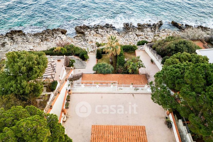 Villa in Lungomare Cristoforo Colombo 2039 — foto 2 di 28