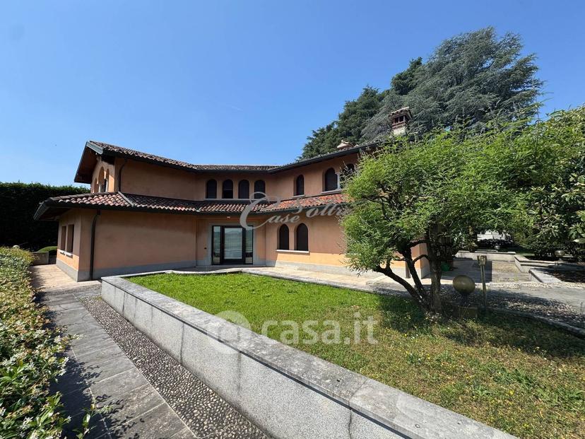 Villa in Via Cervino 1 — foto 21 di 25