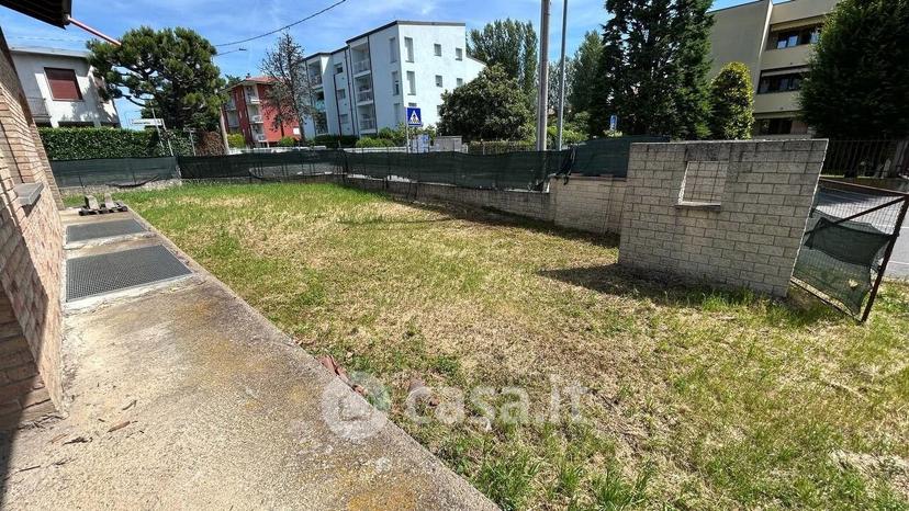 Villa in Via Lazzaretto 34 — foto 3 di 48