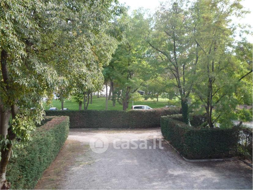 Stanza in Viale Po 3 — foto 3 di 10