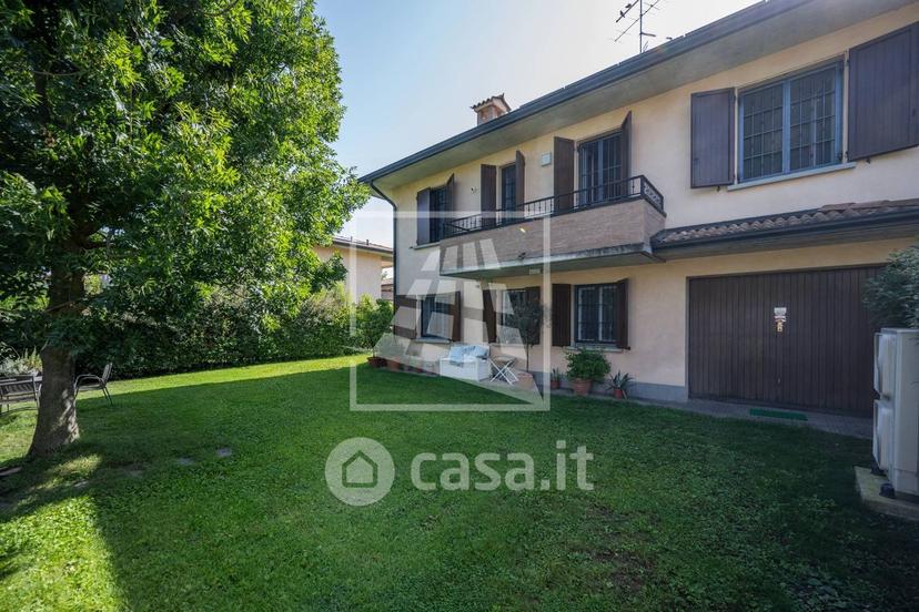 Villa in Via Gianni Rodari 16 — foto 12 di 89