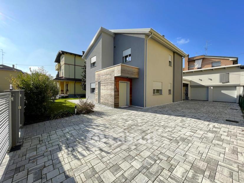 Villa in Via G. Matteotti 82 — foto 22 di 56
