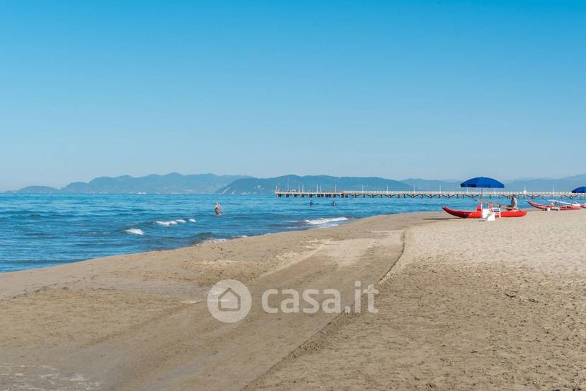 Villa in Via Cesare Battisti 77 — foto 22 di 31