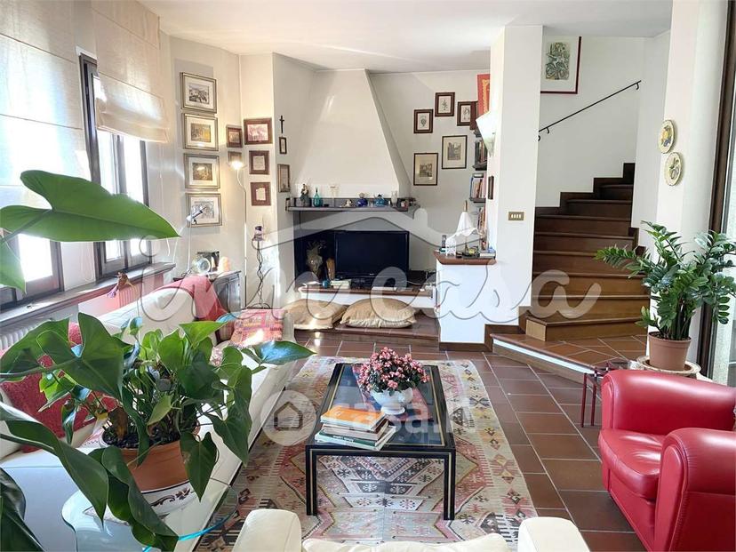 Villa in Via Giuseppe Soleri Brancaleoni 5