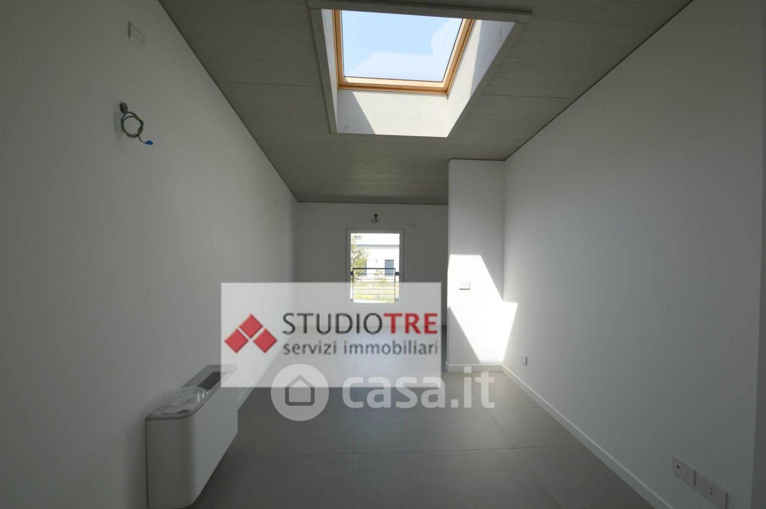 Quadrilocale in Via F .turati 1