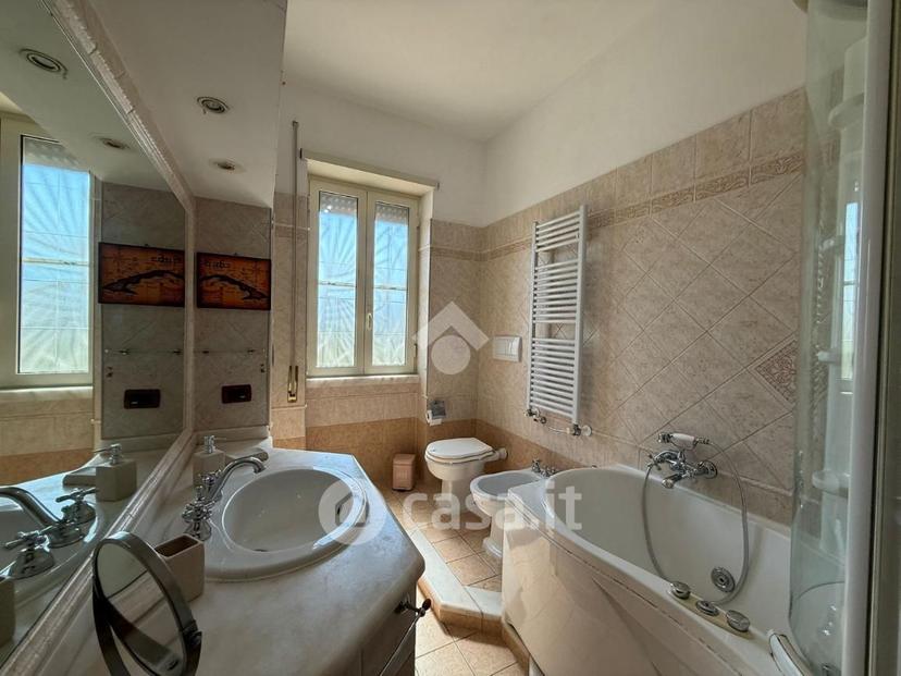 Trilocale in Via Cabourg 10 — foto 17 di 24