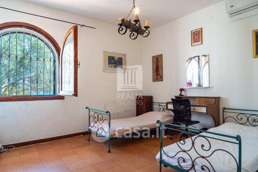 Villa in Via Tirreno 4 — foto 30 di 39