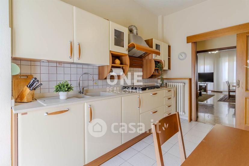 Trilocale in Via Grazia Deledda 23 — foto 15 di 41