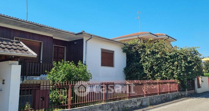Villa in Zona Residenziale Vicino Stazione E Centro — foto 10 di 11