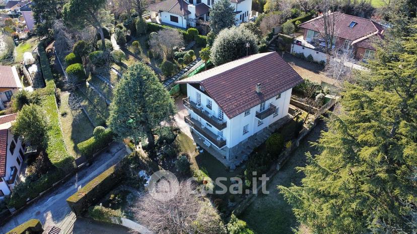 Villa in Via delle Viole 12 — foto 9 di 34