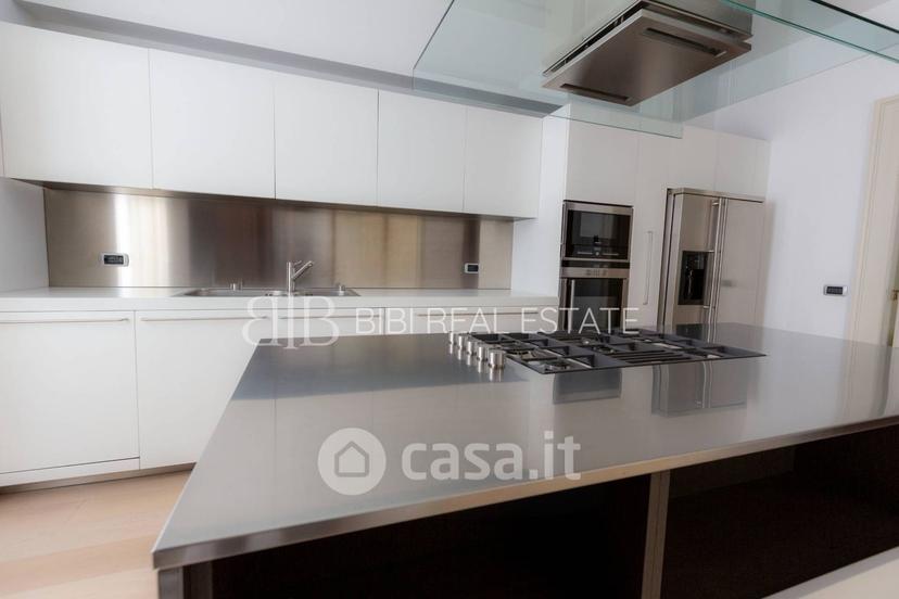 Trilocale in Via Massimo d'Azeglio 11 — foto 31 di 49