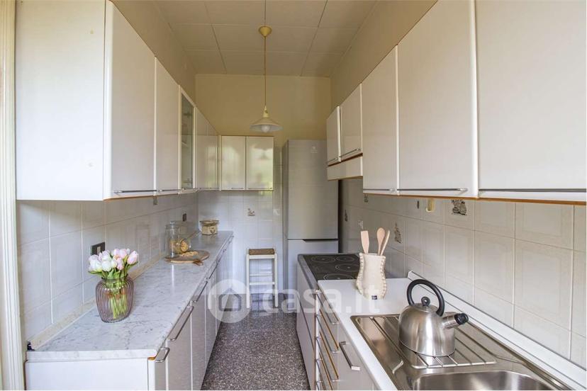 Villa in Via IV Novembre — foto 2 di 60