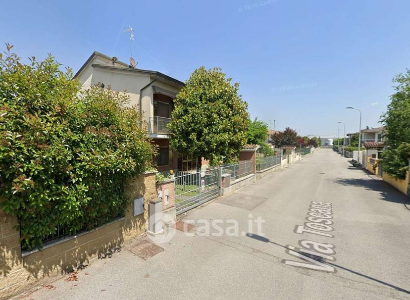 Trilocale in Via Toscana 9 — foto 4 di 11