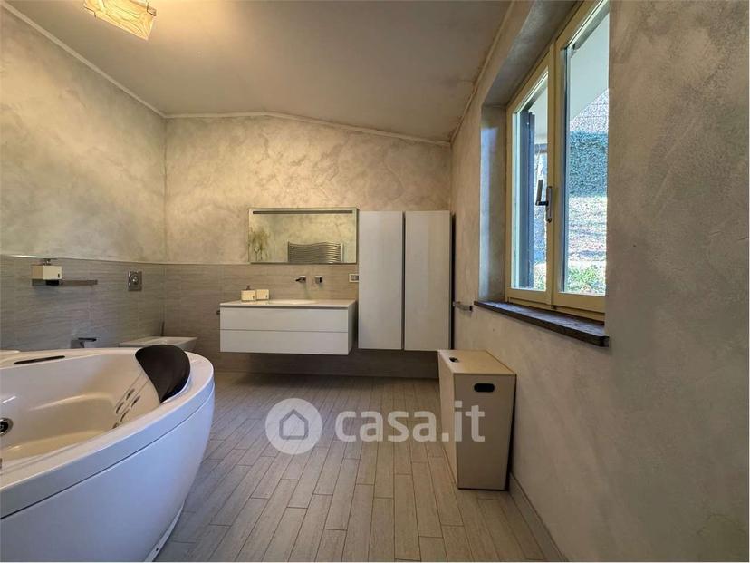 Villa in Ss33 del Sempione 67 — foto 15 di 60