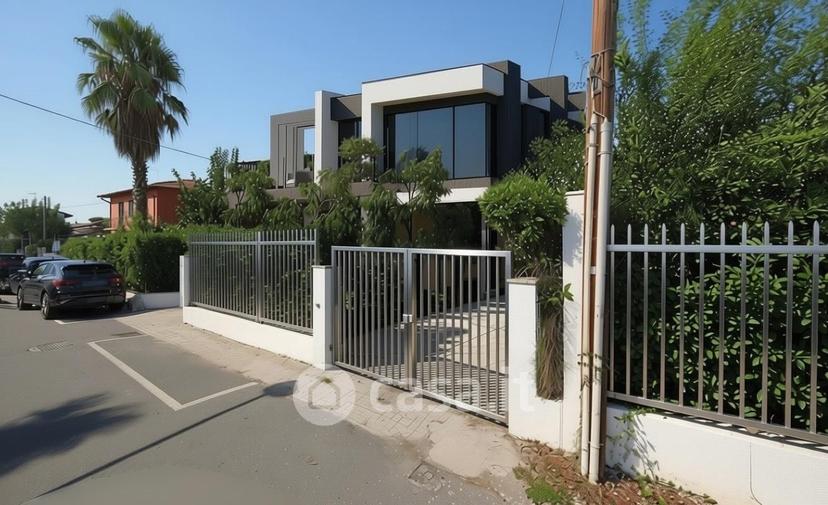 Villa in Via Piave 44 — foto 6 di 17
