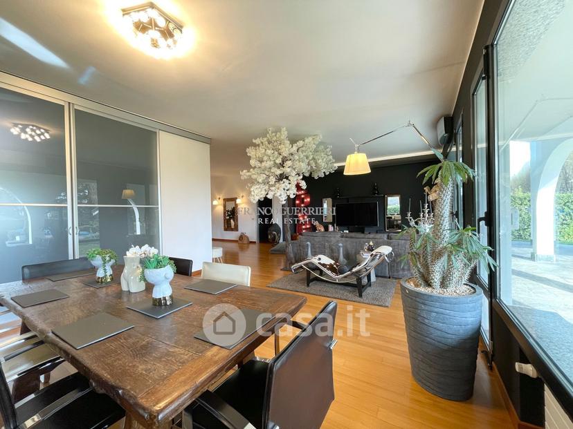 Villa in Via Alcide de Gasperi — foto 9 di 38