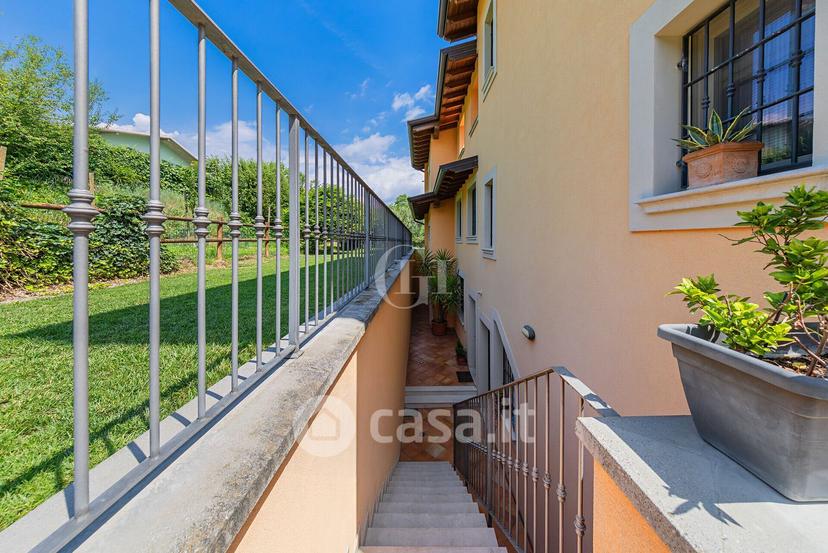 Villa in Via Sirmione 1 — foto 2 di 33
