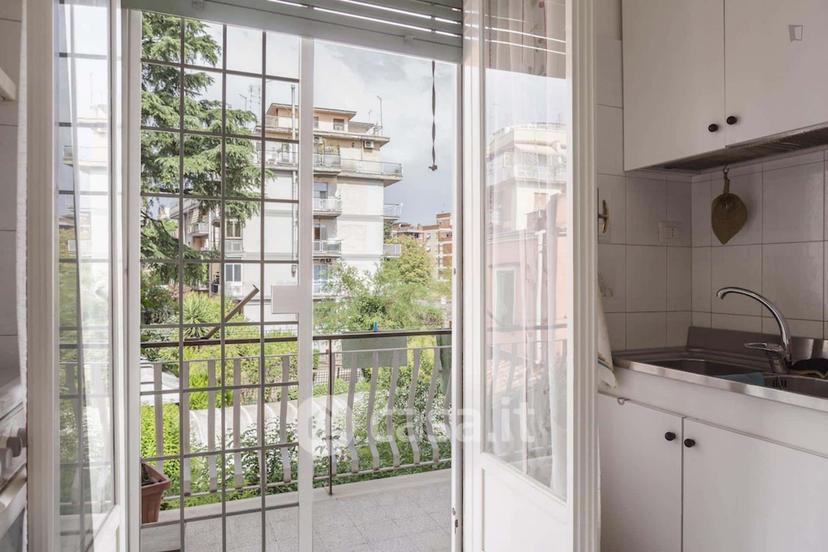 Stanza in Via dell'Aquila Reale — foto 4 di 20