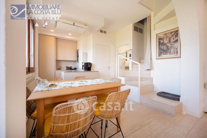 Villa in Via Alessandro Manzoni — foto 25 di 53