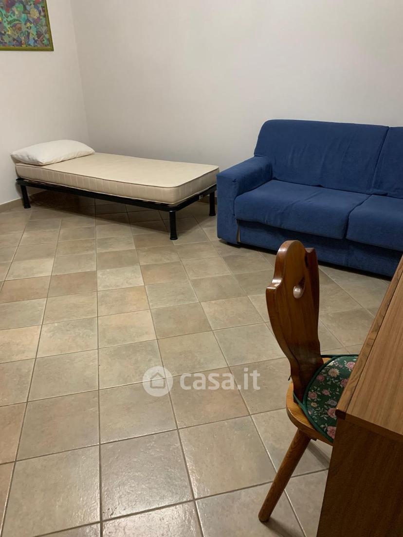Stanza in Via IV Novembre 5 — foto 4 di 14