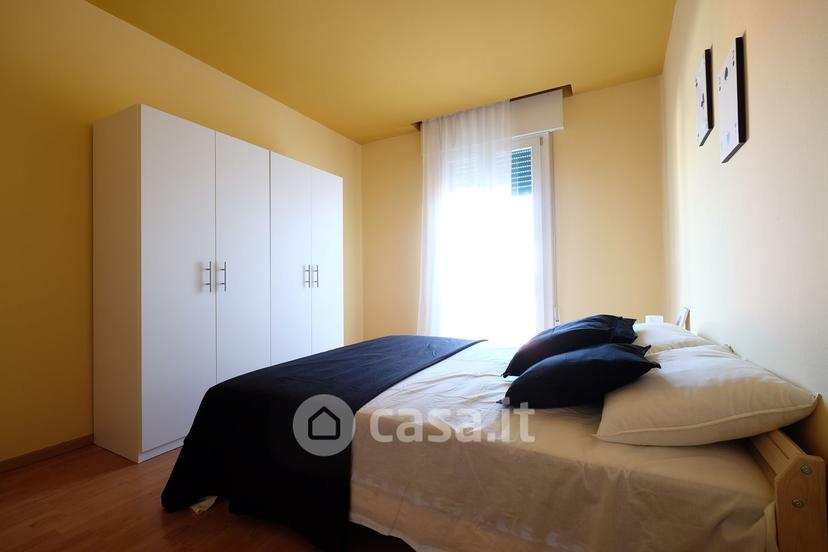 Stanza in Via Carlo Cattaneo 25 — foto 3 di 11