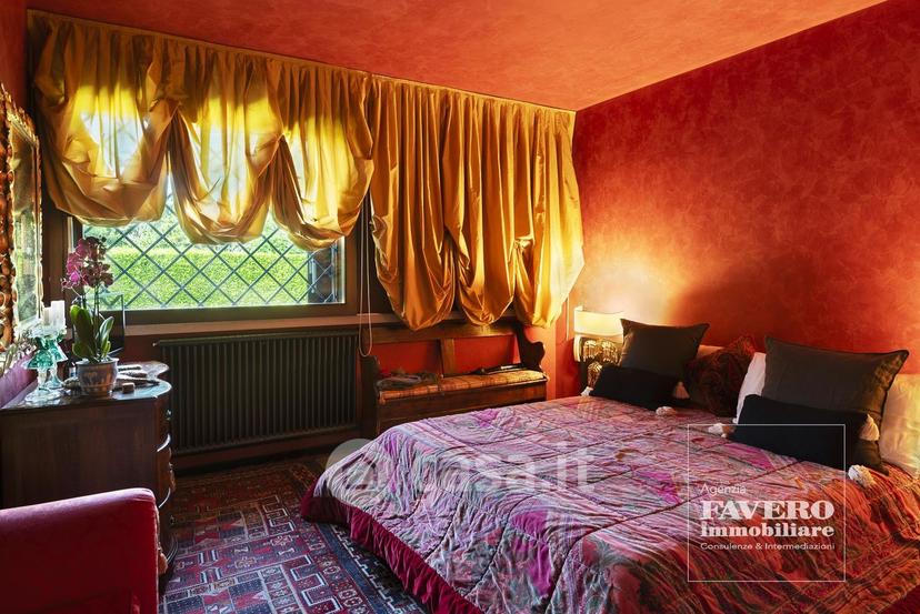 Villa in Piazza G. Marconi 28 — foto 7 di 54