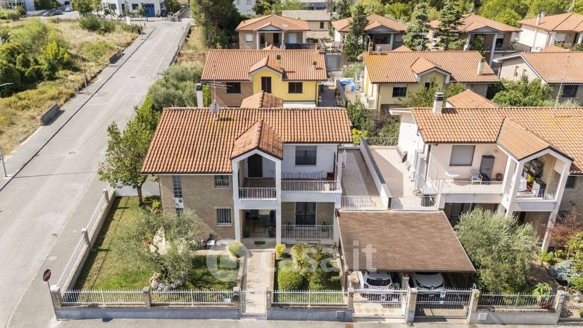 Villa in Via G. Brodolini 49 — foto 31 di 52