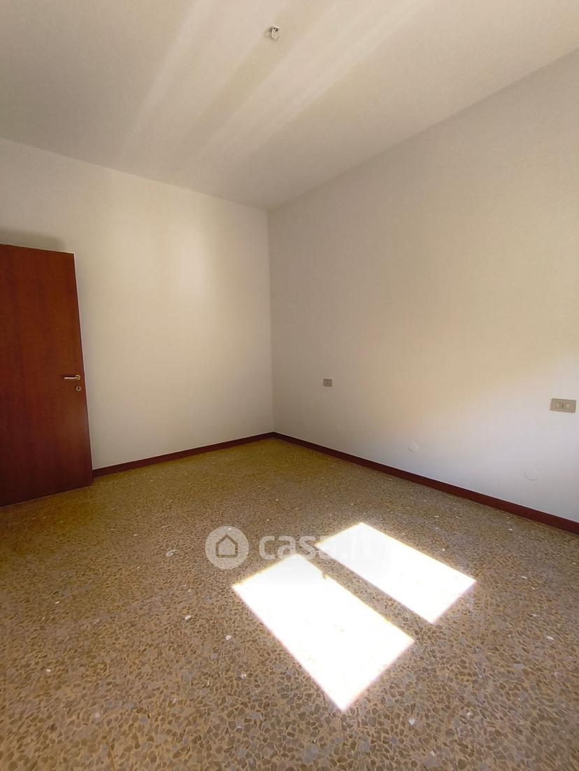 Trilocale in Via F. Petrarca — foto 17 di 25