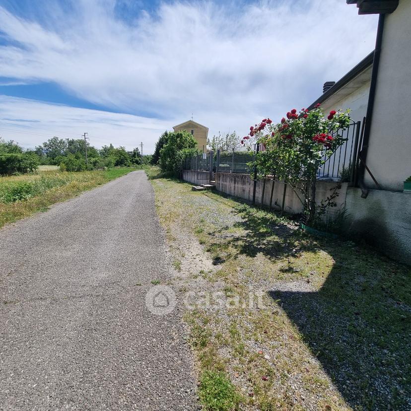 Villa in Via Ugo Foscolo 28 — foto 28 di 43