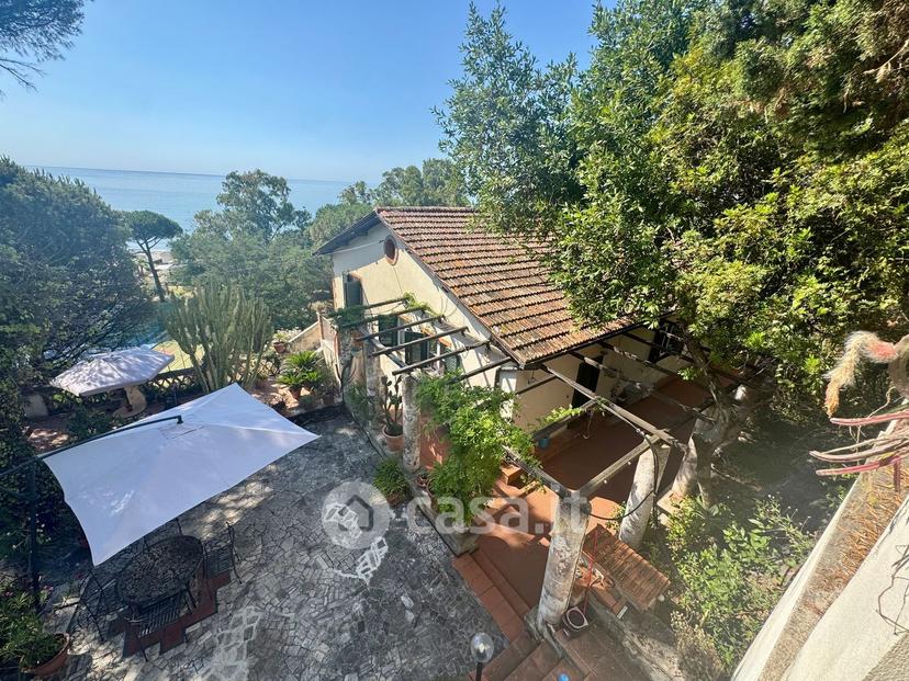 Villa in Via Appia 104 /200 — foto 30 di 136