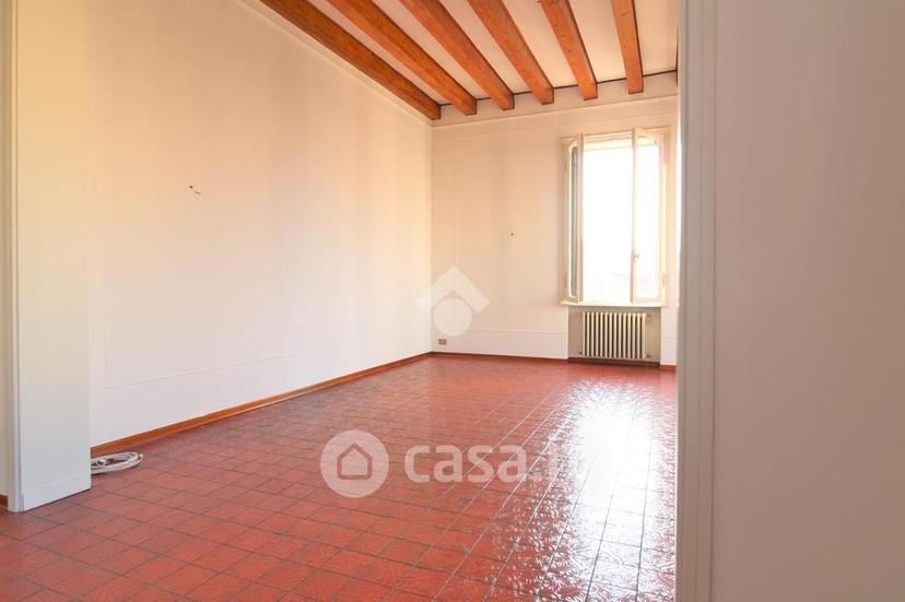 Quadrilocale in Via G. Medici 82
