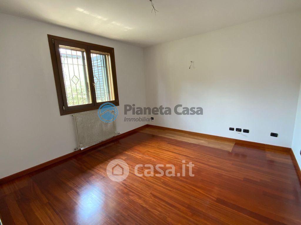 Villa in Via Antonio Simeone Sografi 11