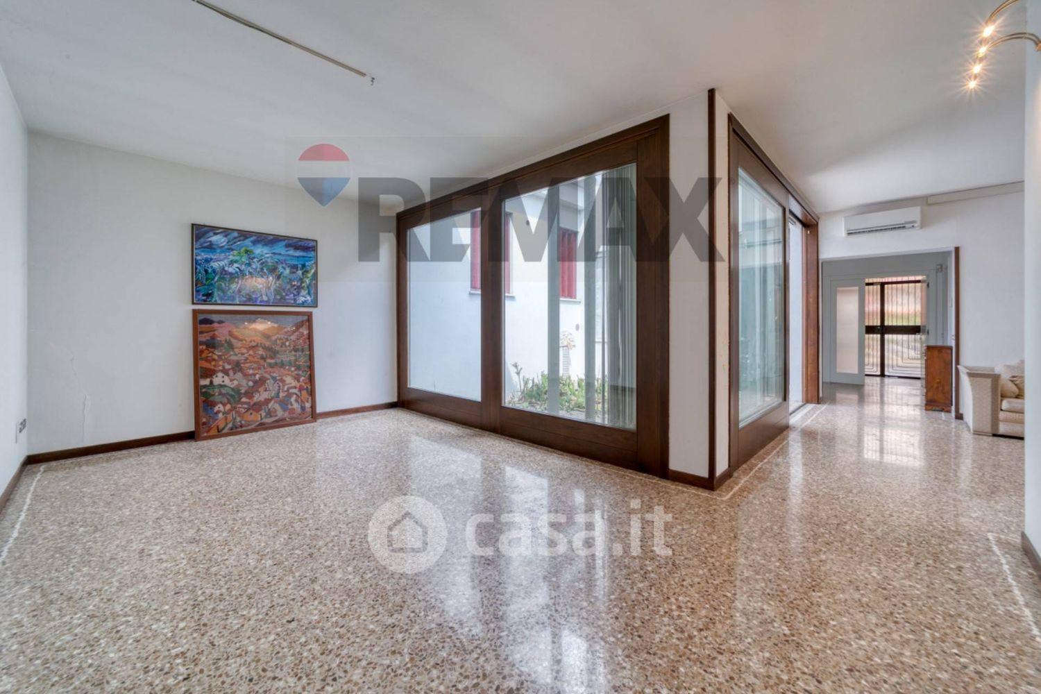 Villa in Via G. Rossa 2
