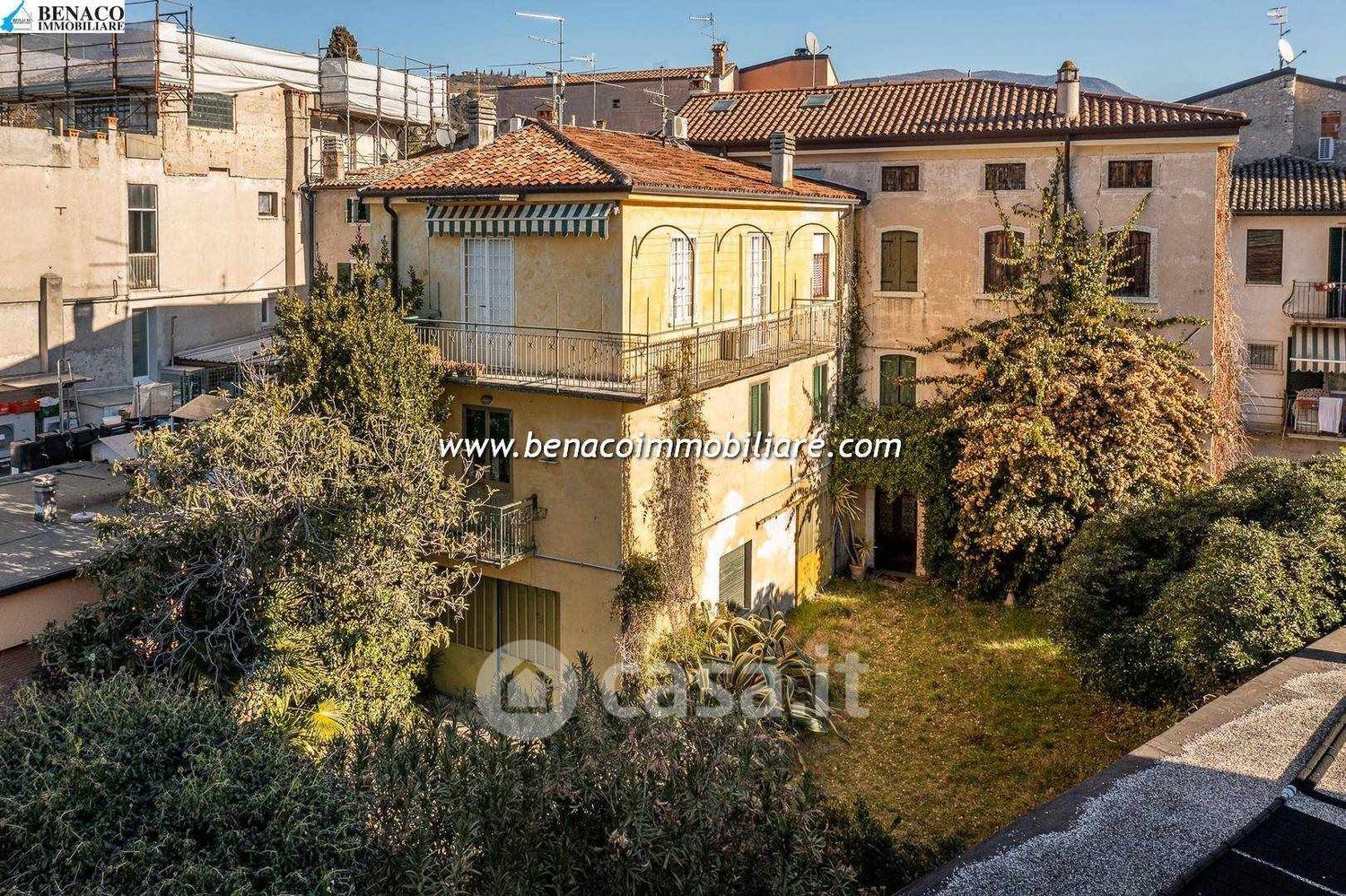 Villa in Lungo Lago Regina Adelaide