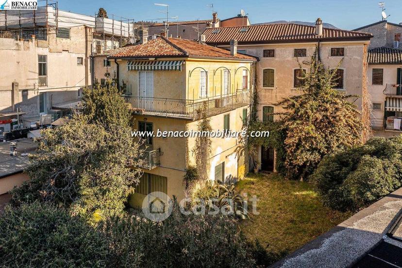 Villa in Lungo Lago Regina Adelaide