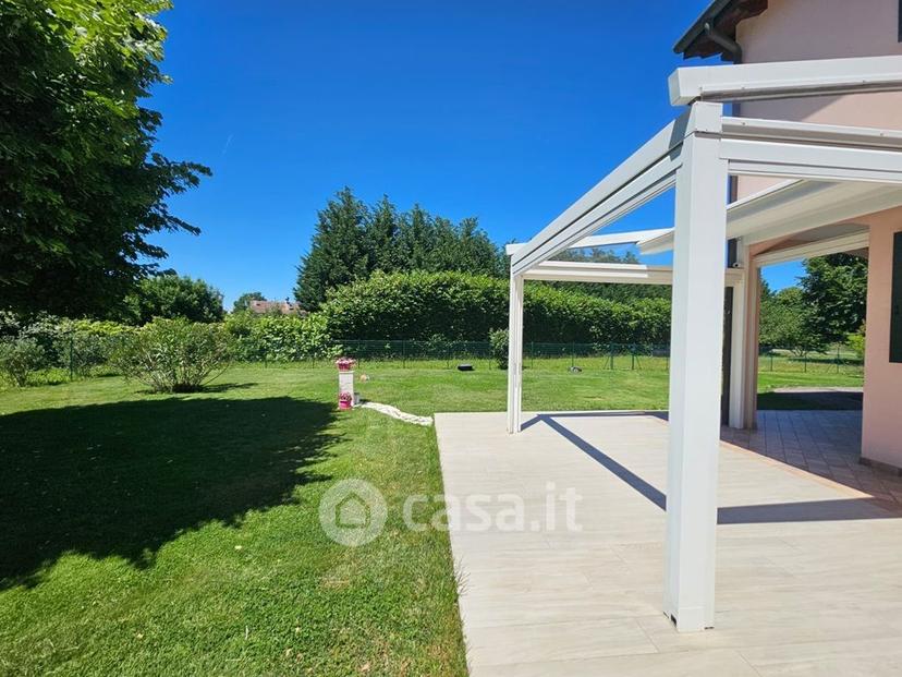 Villa in Via Martiri della Libertà — foto 4 di 19