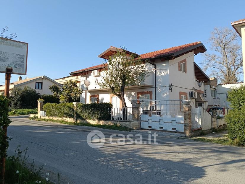Trilocale in Viale dei Pini 247 — foto 4 di 15