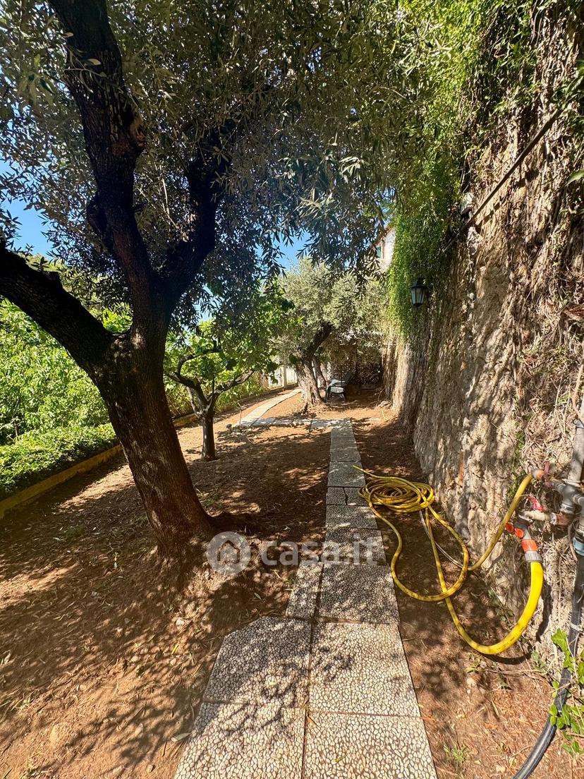 Villa in Via Appia 104 /200 — foto 50 di 136