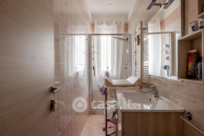 Quadrilocale in Via Ugo Foscolo 15 — foto 36 di 37
