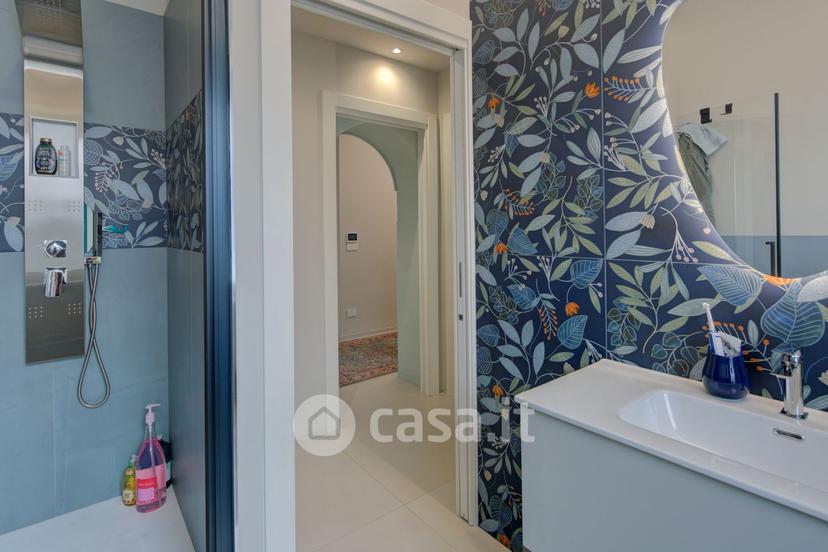 Villa in Via Massimo d'Azeglio 9 — foto 24 di 41