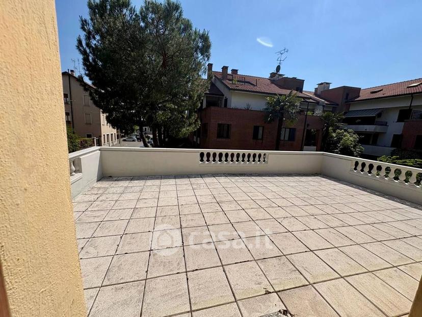 Villa in Via Vittorio Alfieri 2 — foto 26 di 78