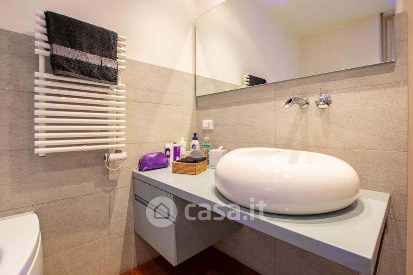Trilocale in Via Fratelli Bronzetti 16 — foto 9 di 54