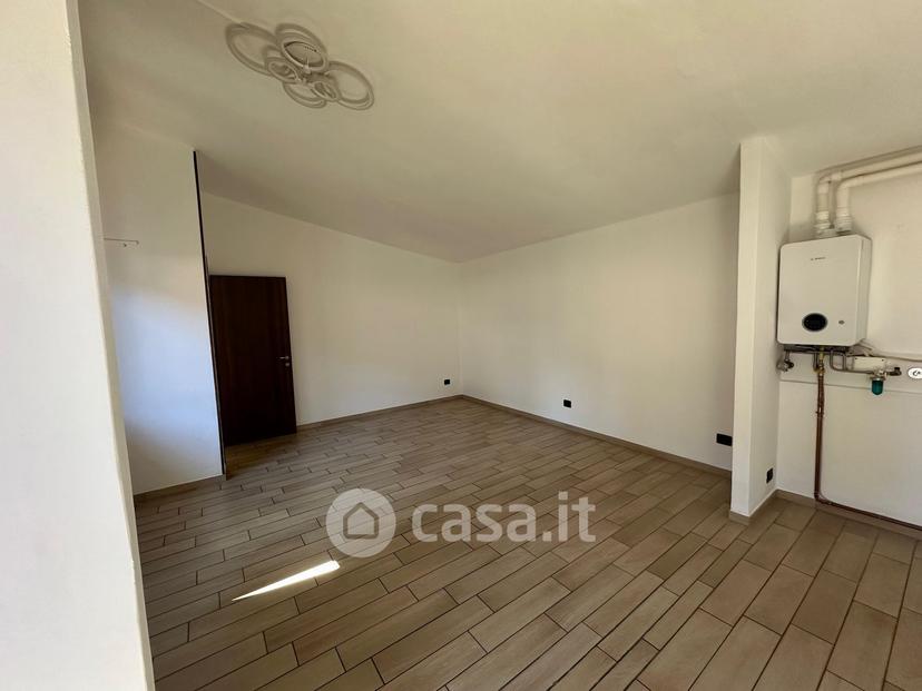 Trilocale in Via Italia 15 a — foto 12 di 24