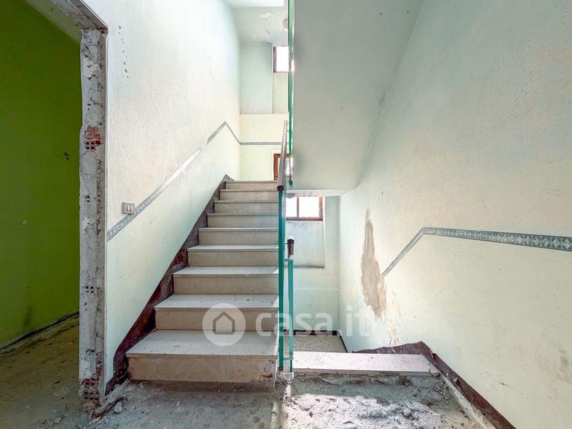 Trilocale in Via Fucine 4 — foto 9 di 36