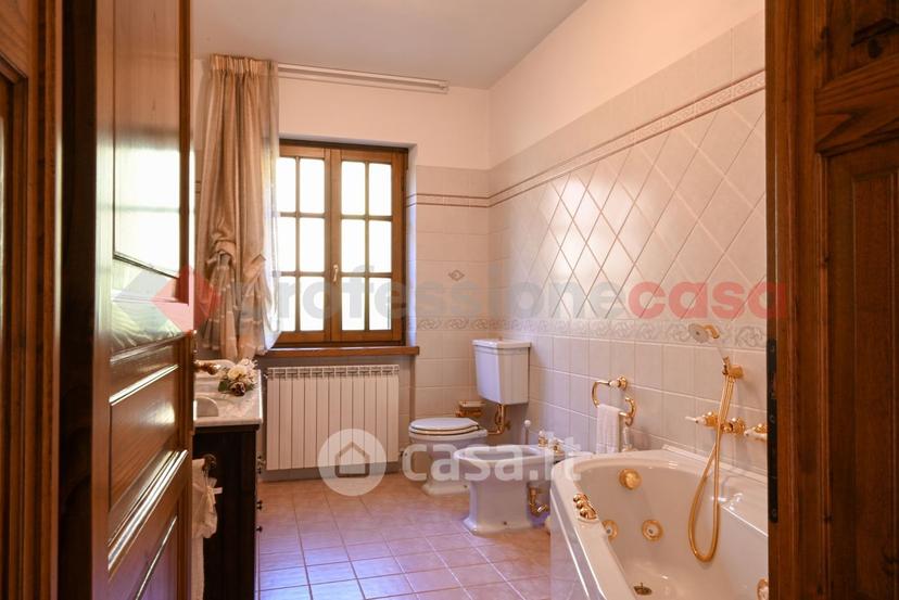 Villa in Via IV Novembre 6 -8 — foto 25 di 50