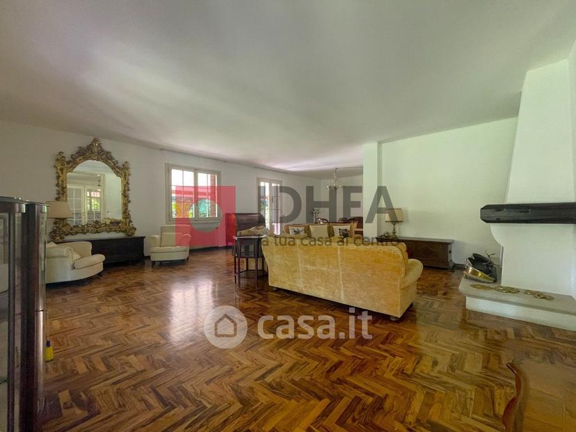 Villa in Via IV Novembre — foto 22 di 39