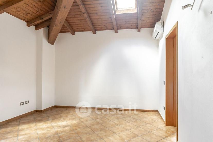Trilocale in Via Bonvicini Adolfo 2 — foto 16 di 32